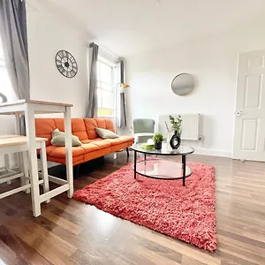 Town Centre Flat- Great For Contractors - Sleeps 4 - Free Parking Apartment Southampton