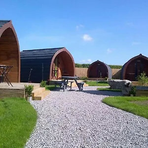 The Little Hide - Grown Up Glamping Apartment Wigginton (North Yorkshire)