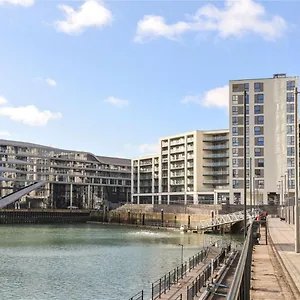 Work, Rest And At Ocean Village Apartment Southampton