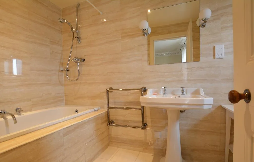 Royal Mile Elegance - Space & Luxury Apartment Edinburgh 0*,  United Kingdom