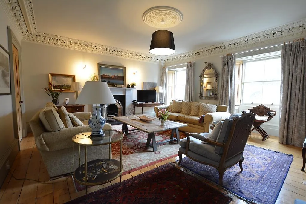 Royal Mile Elegance - Space & Luxury Apartment Edinburgh